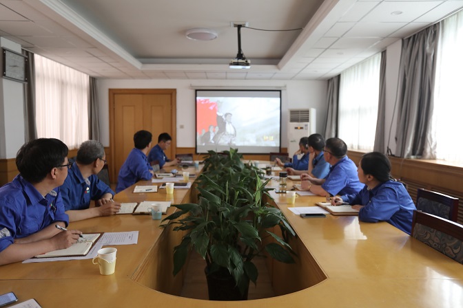 安彩朗朗讀書(shū)處,夏木蔭蔭正可人——安彩高科舉辦首期黨史學(xué)習(xí)教育專題讀書(shū)班