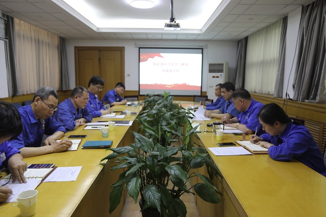 安彩朗朗讀書處,夏木蔭蔭正可人——安彩高科舉辦首期黨史學(xué)習(xí)教育專題讀書班