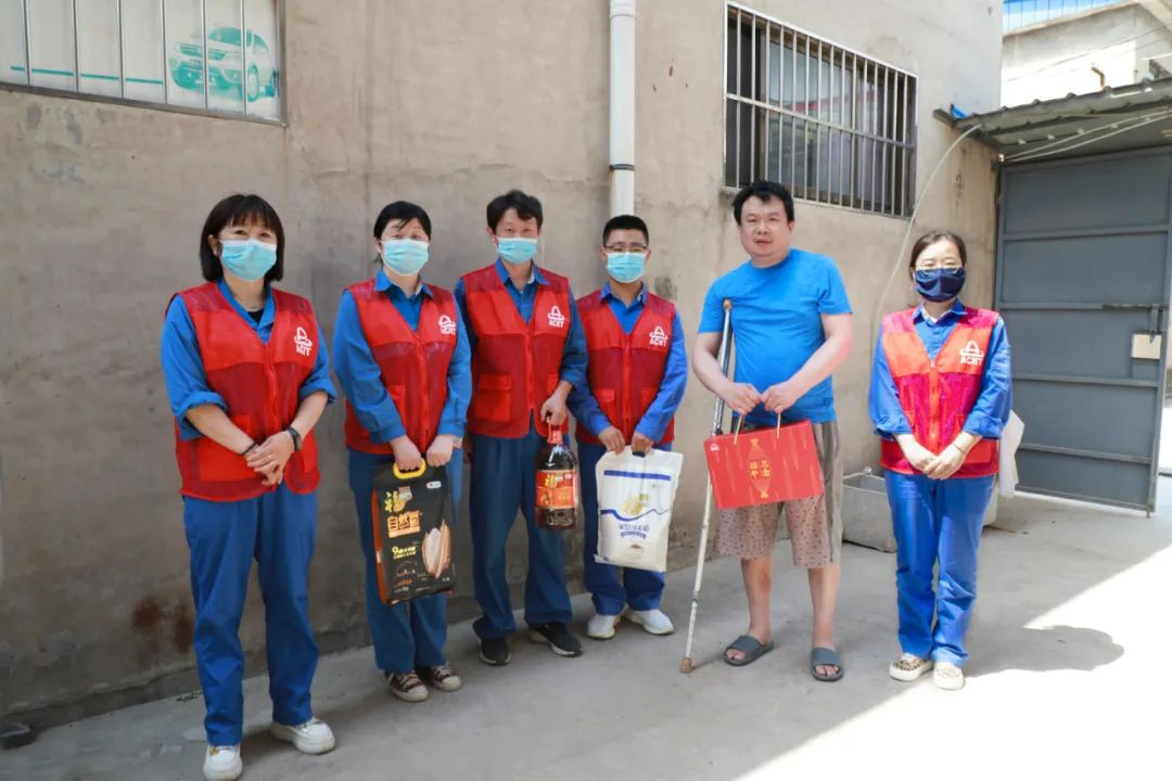 端午送溫暖 幫扶“粽”是情——安彩高科開(kāi)展端午節(jié)走訪慰問(wèn)活動(dòng)